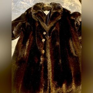 Marvin Richard’s fur coat black with brown tint